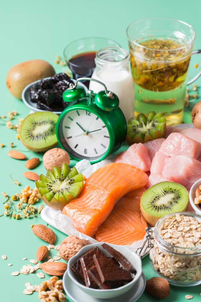 Assiette équilibrée avec légumes colorés, saumon et huile d’olive – Exemple de repas anti-inflammatoire pour la fibromyalgie